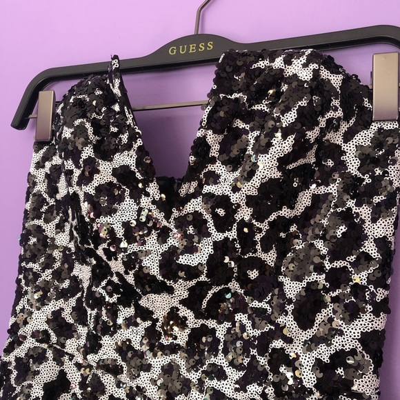 GUESS Dalmatian Print Sequin Plunge-Neck Top - Picture 4 of 8